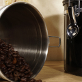 bekas kedap biji kopi dengan injap ekzos sehala