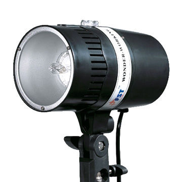Portable Outdoor Flash Light with Highly Power, Fast Recycle Time