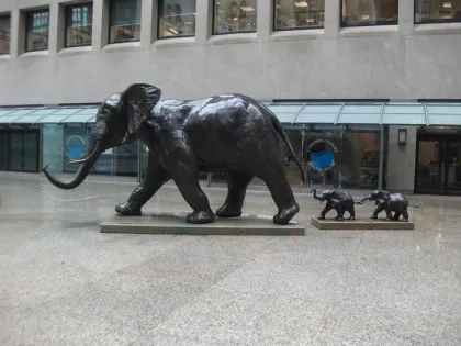 Life size metal bronze mother elephant and baby elephant sculpture