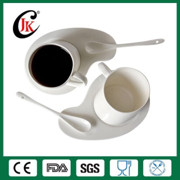 Phong cách thời trang bán buôn cốc cà phê gốm bất thường với đĩa và muỗng