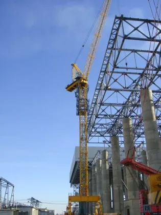 Heavy lifting equipment tower crane