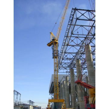 Heavy lifting equipment tower crane