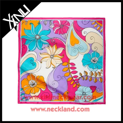 China Factory High Quality Silk Printed Square Scarf Lady