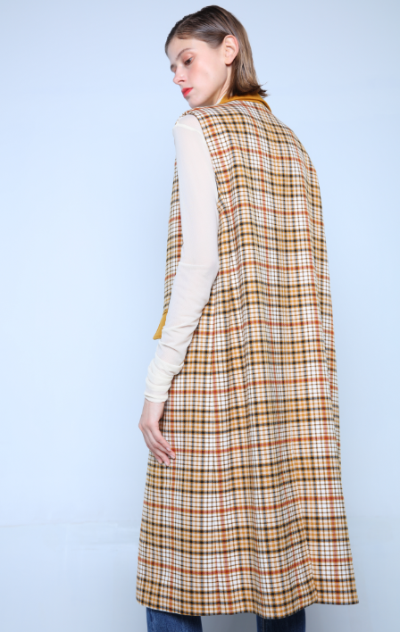 LAPEL COLLAR AND CROSSOVER V-NECKLINE