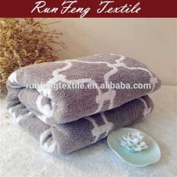 100% cotton upscale bath towel geometric pattern