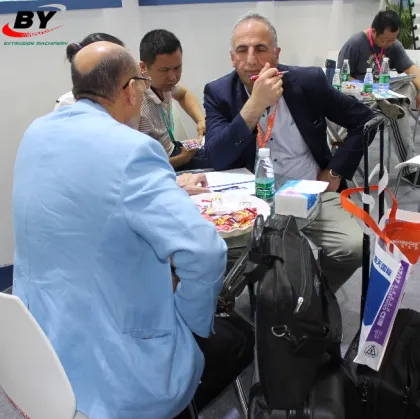 High Quality Clam Shell Barrel Co-Rotating Twin Screw Extruder Machinery