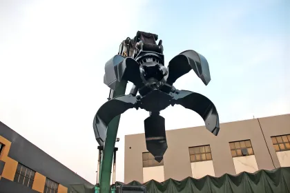 Fast Delivery: Orange Peel Grapples for Efficient Farm Operations