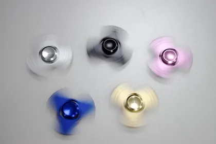 Decompression toys factory price finger gyro hand spinner metal spiral fidget fingertip gyro bearing toy