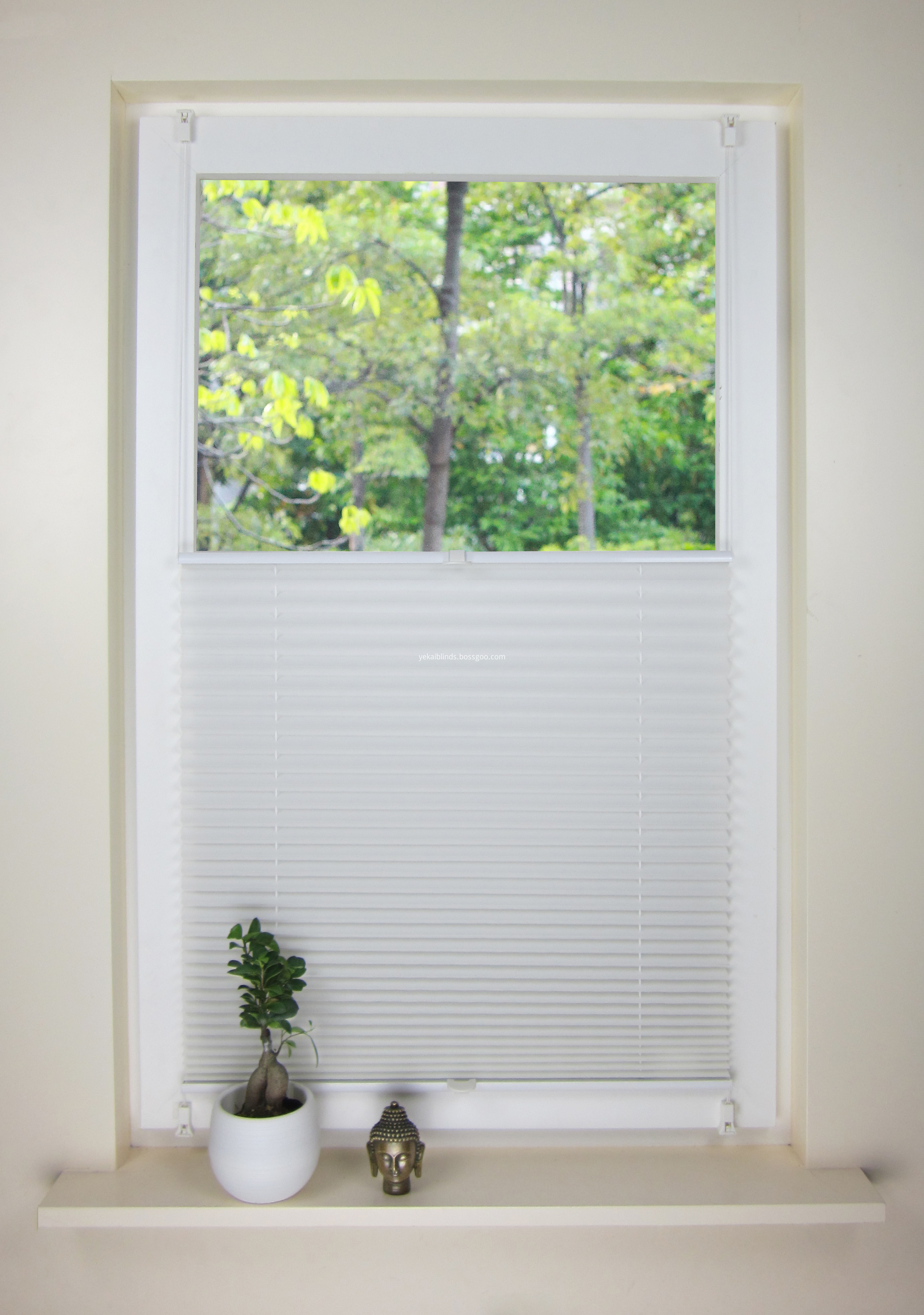 WHITE PLEATED BLINDS2