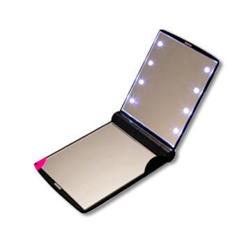 Cermin kosmetik dengan lampu LED, mengukur 105 x 78 x 10.9cmNew