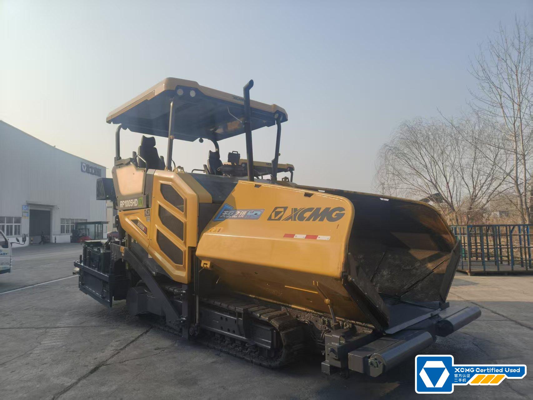 asphalt-paver-machine