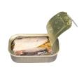 Linia produktów w puszkach z sardynkami z tuńczyka