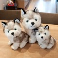 Poupée husky en peluche grise mignonne