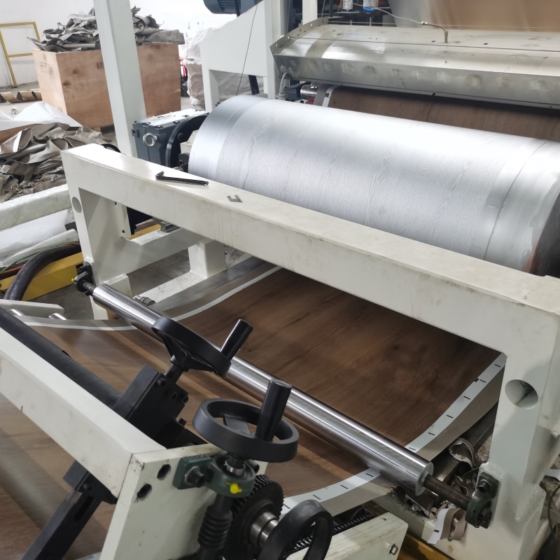 Máquina de producción de baldosas de vinilo de lujo