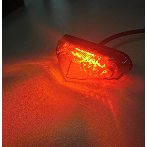 હોન્ડા યામાહા કસ્ટમ -ફ-રોડ મોટરસાયકલ માટે 12 વી યુનિવર્સલ રીઅર ફેંડર કૌંસ માઉન્ટ એલઇડી પૂંછડી લાઇટ બ્રેક લેમ્પ લાઇટ્સ