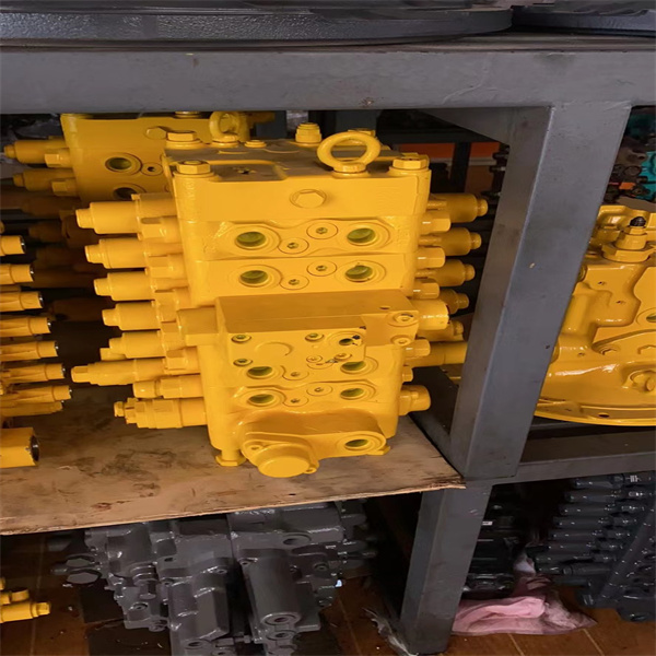 Komatsu PC360-8M0 Main Valve 723-47-25601