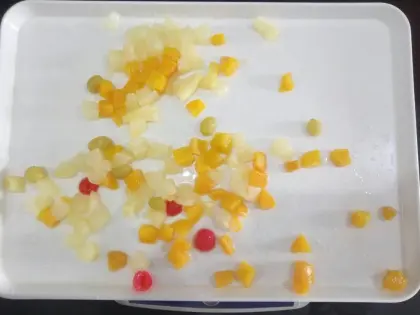 canned fruit cocktails in syrup