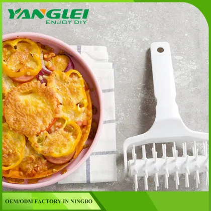 Pizza Dough Roller Docker Crisper Crust Pastry Pie Spiked Pitter Baking Bakeware