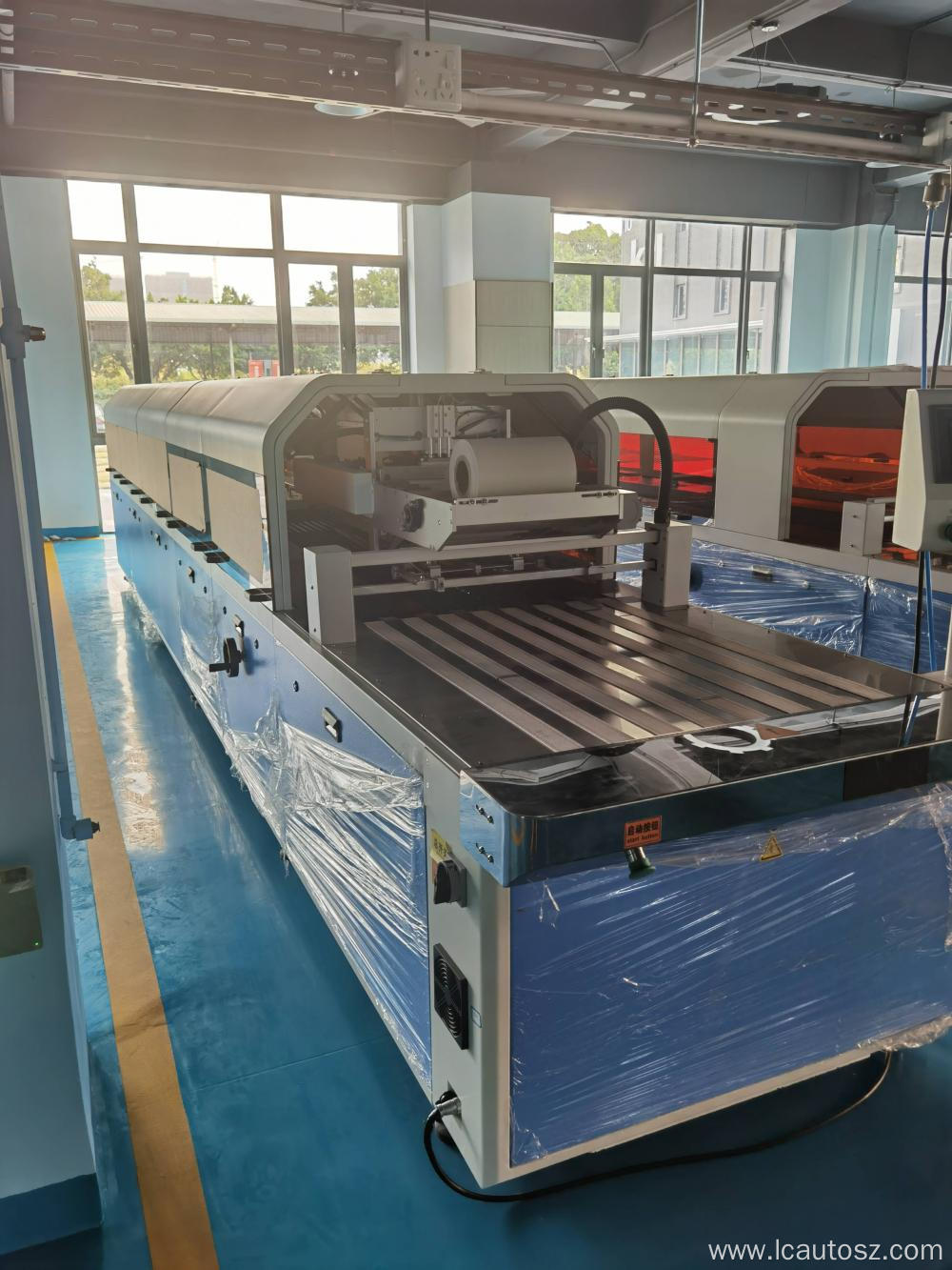 Auto placing paper type folding and packaging machine