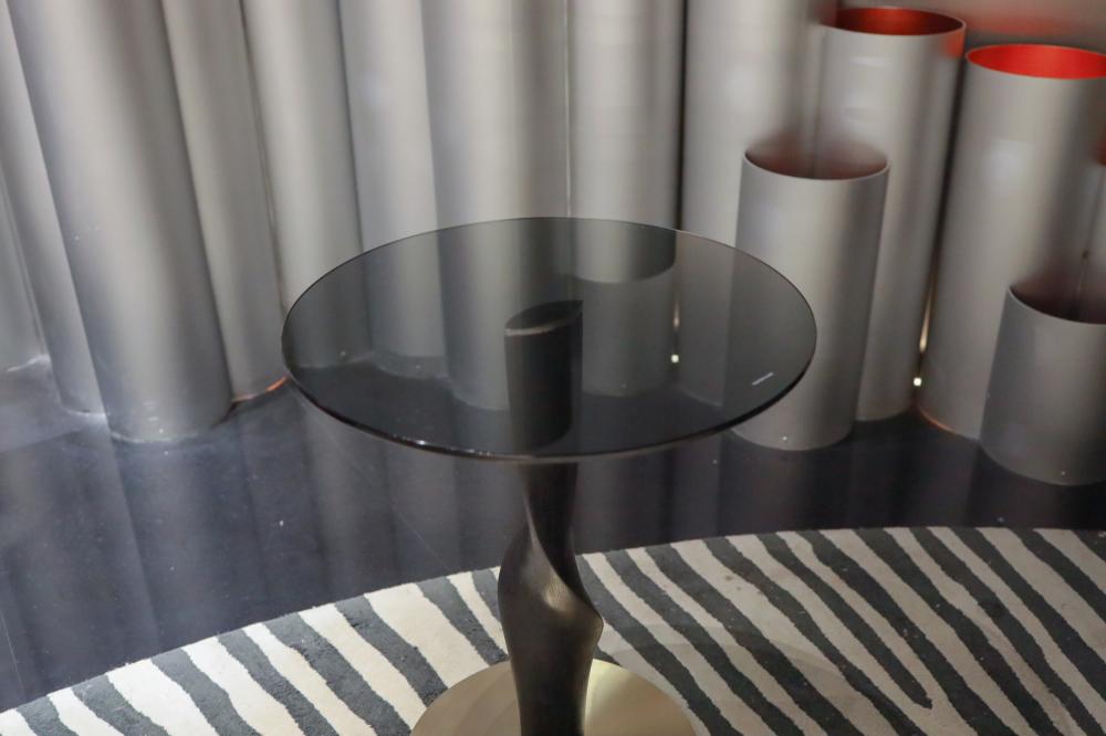 Black Coffee Table with Modern Style