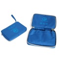 Açık katlanabilir mavi seyahat çantası