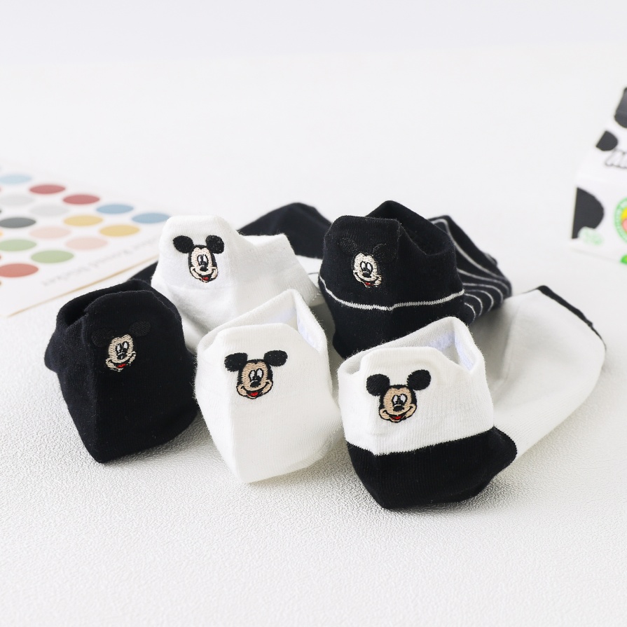 Ang mga medyas ng bangka na may burda na may disenyo ng mouse ng Mickey