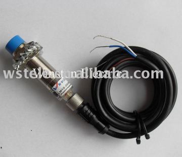 LM18-3008PCT Connector type inductive analog sensor switch