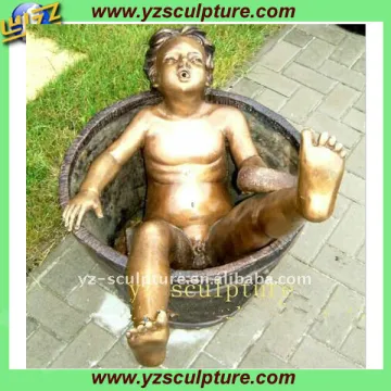 bronze life size nude boy statues in the tub (BFS-B359)