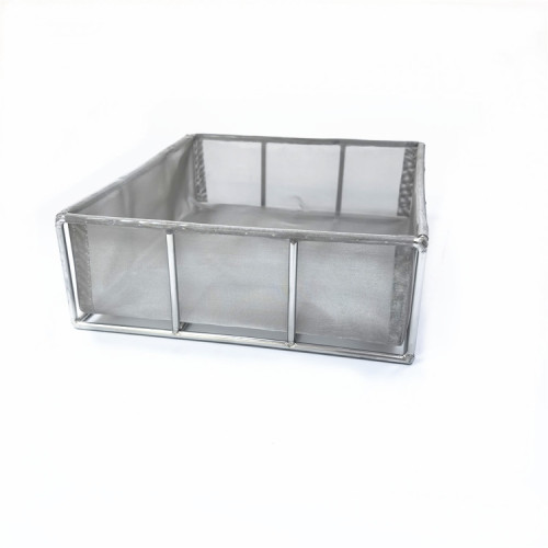 Customizable Wire Mesh Basket Enhancing Space Utilization