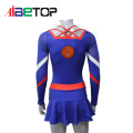 Bule personalizado e uniforme de torcida laranja