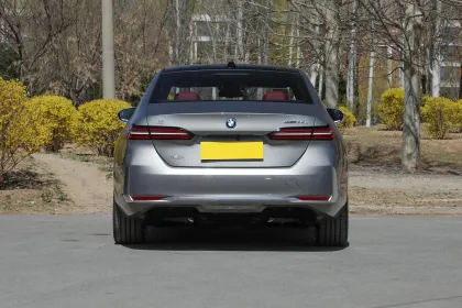 2024 BMW i5 eDrive 35L: Luxury Electric Car with Good Performance