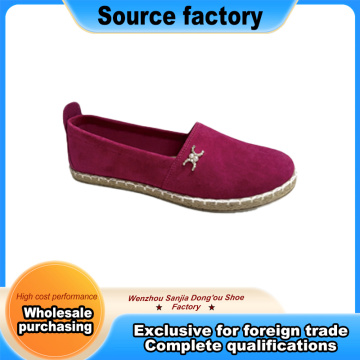 Chaussures de pêcheur à semelle en jute et boutons perlés