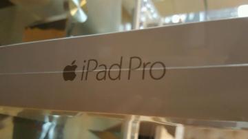 Apple iPad Pro 32GB, Wi-Fi, 12.9in - Gold ML0H2LL/A