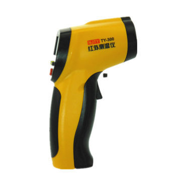 Infrared thermometer with data hold and auto power off function