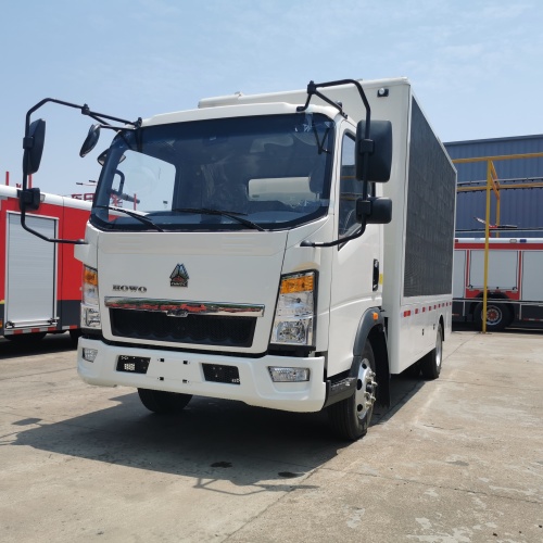 Экран мобильного цифрового рекламного щита.