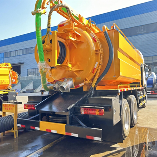 9.3cbm ISUZU GIGA 6x4 Professional Sewage Suction Truck