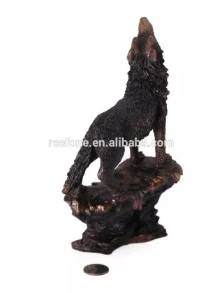 Deqogo Copper Wolf Howing to the Moon Statue by Deqogo Decoration