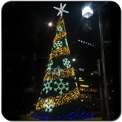led tree lights Giant Artificial Christmas Trees