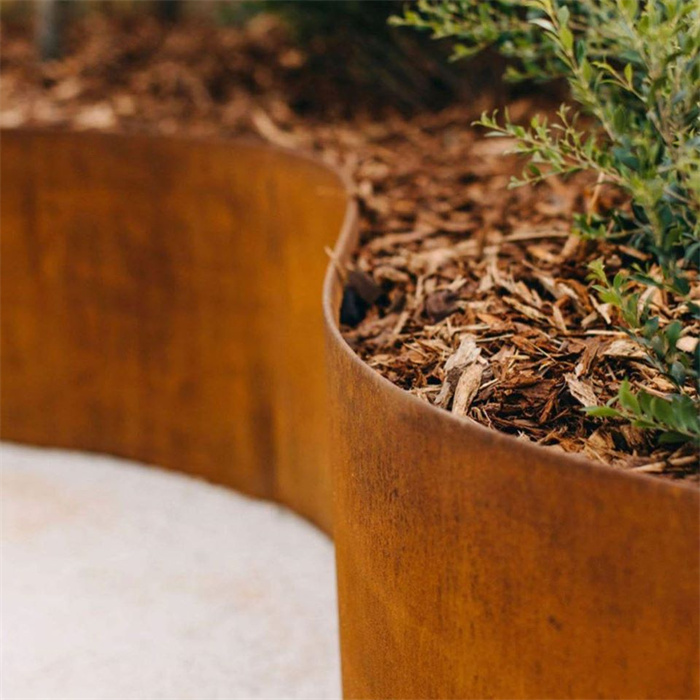 Weathering steel retaining plate