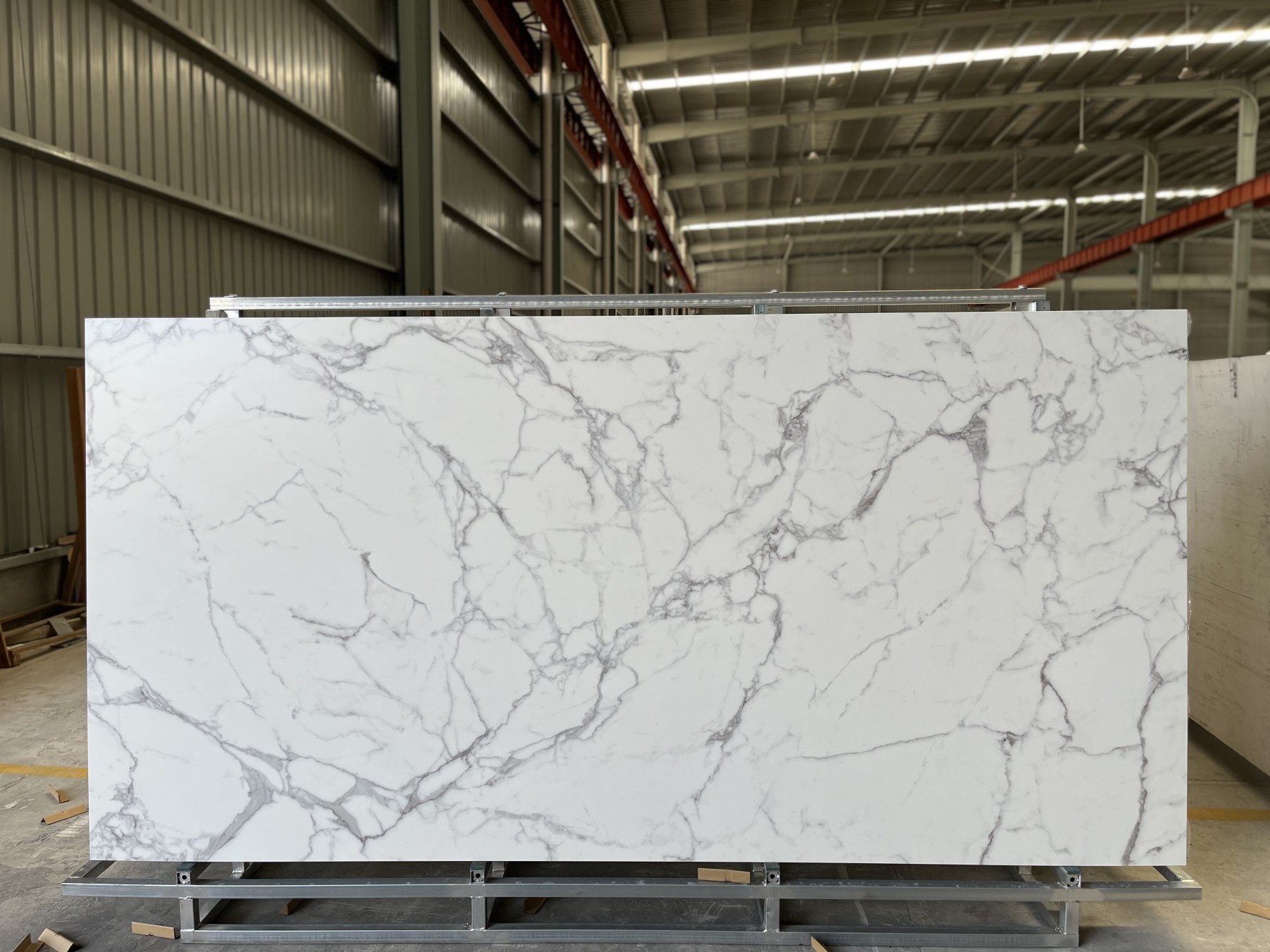 Matte snowflake puting bato