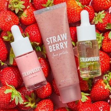 Heißer Verkauf von OEM -Erdbeermilch -Essence Gesichtsschrubbe -Set
