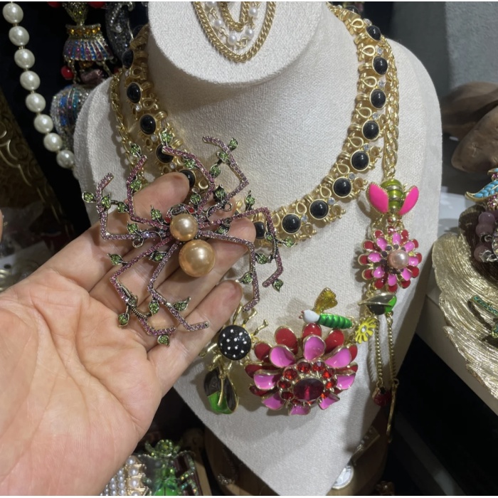 Vintage requintadamente criado e pesado aranha broche