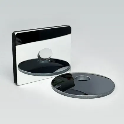 Broadband multilayer dielectric mirrors