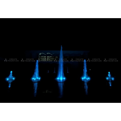 น้ำพุแบบโต้ตอบสนุกกลางแจ้ง