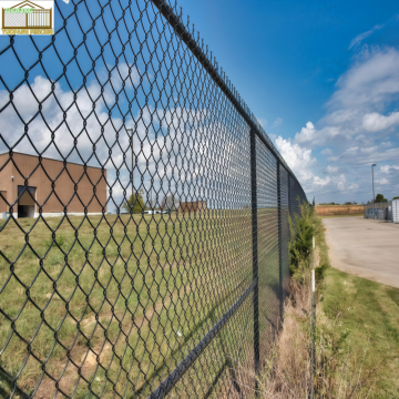 安全性の高いフェンスにおける鋼製格子の適用