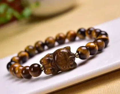 Cat Carving Crystal Healing Stretch Bracelet