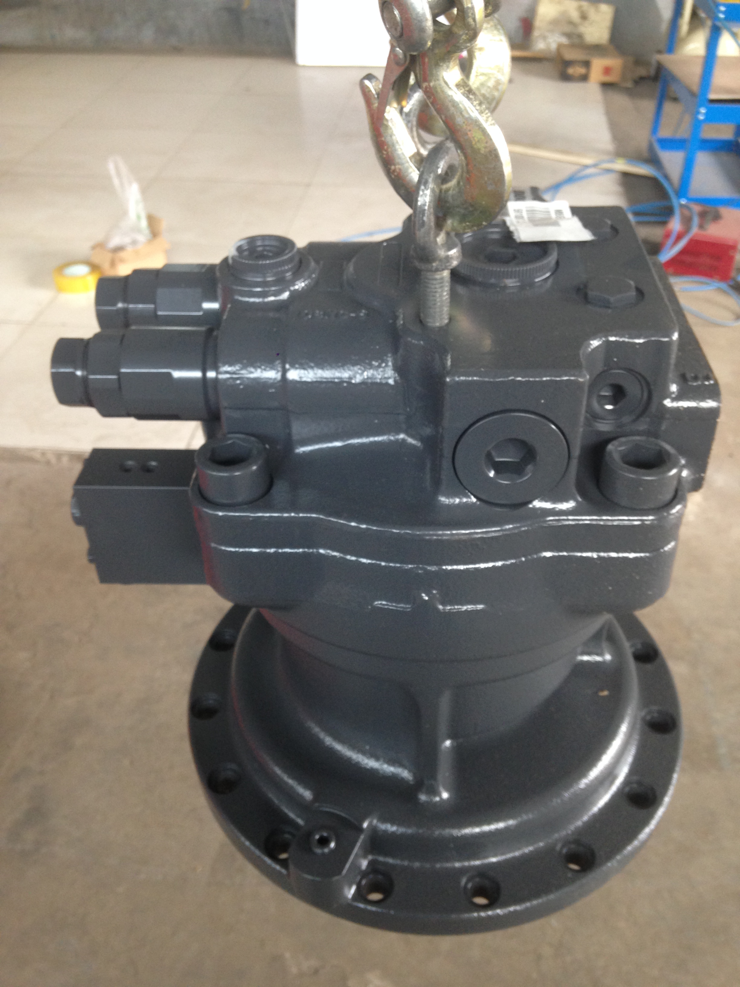 DX225 swing motor (6)