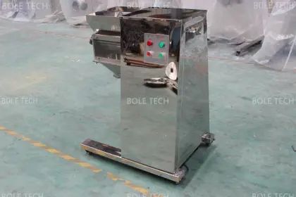 Granulated seasonings oscillating granulator machine