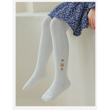 Wearing children's pantyhose externally