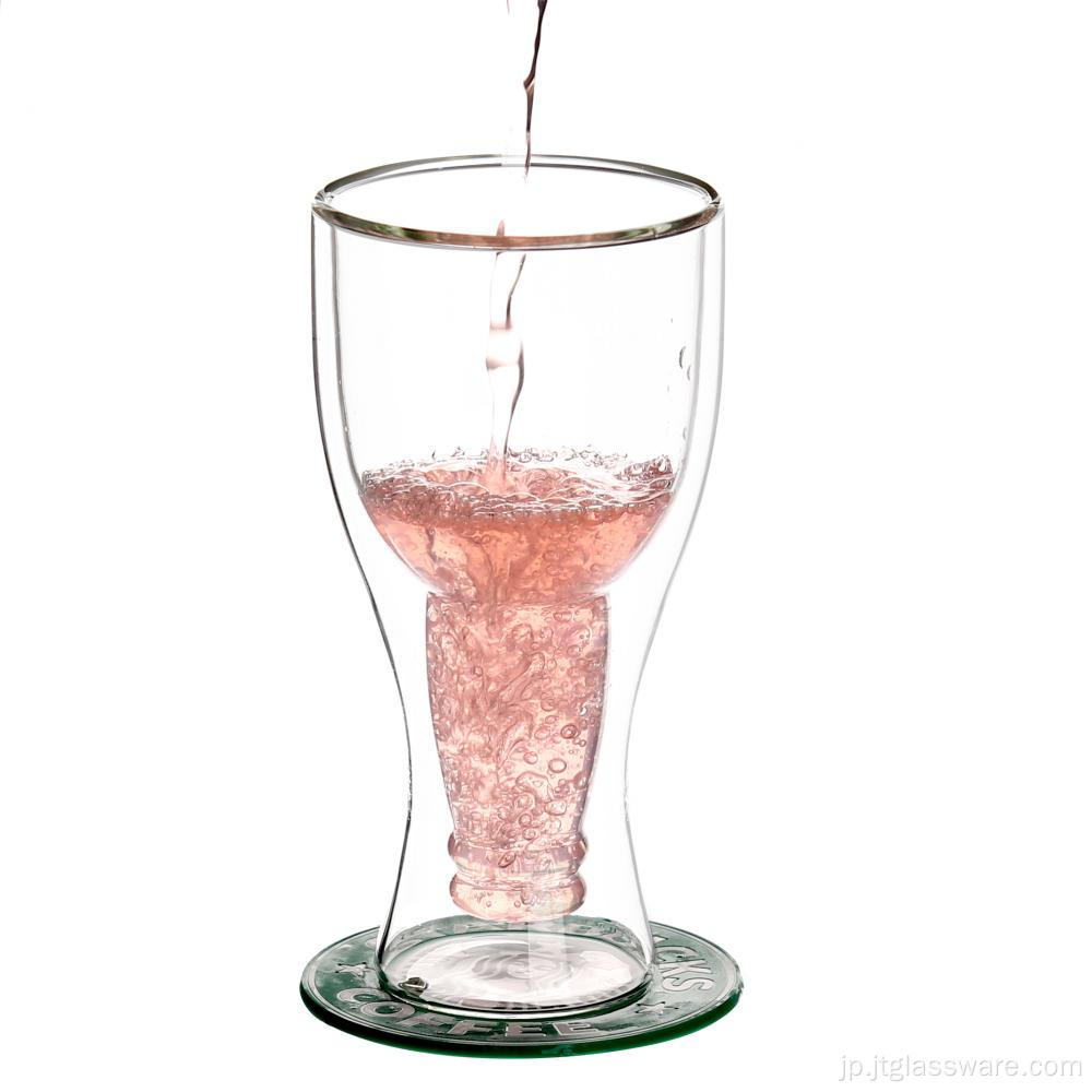 ガラス製品のガラスマグカップを大量に飲む